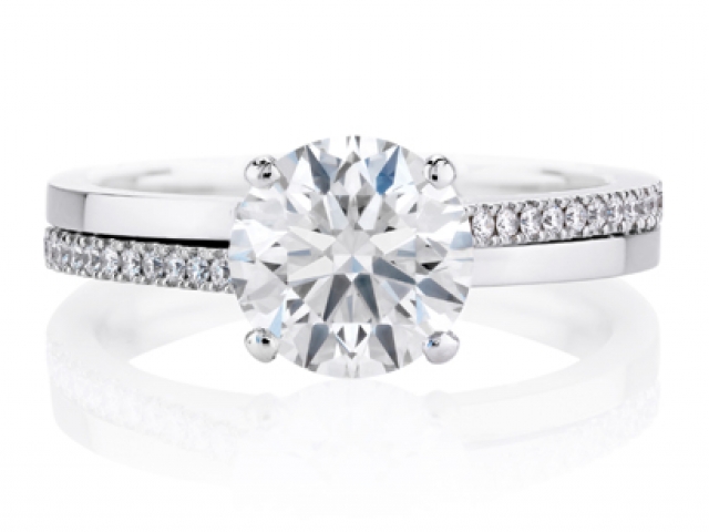 Diamond Solitaire Engagement ring